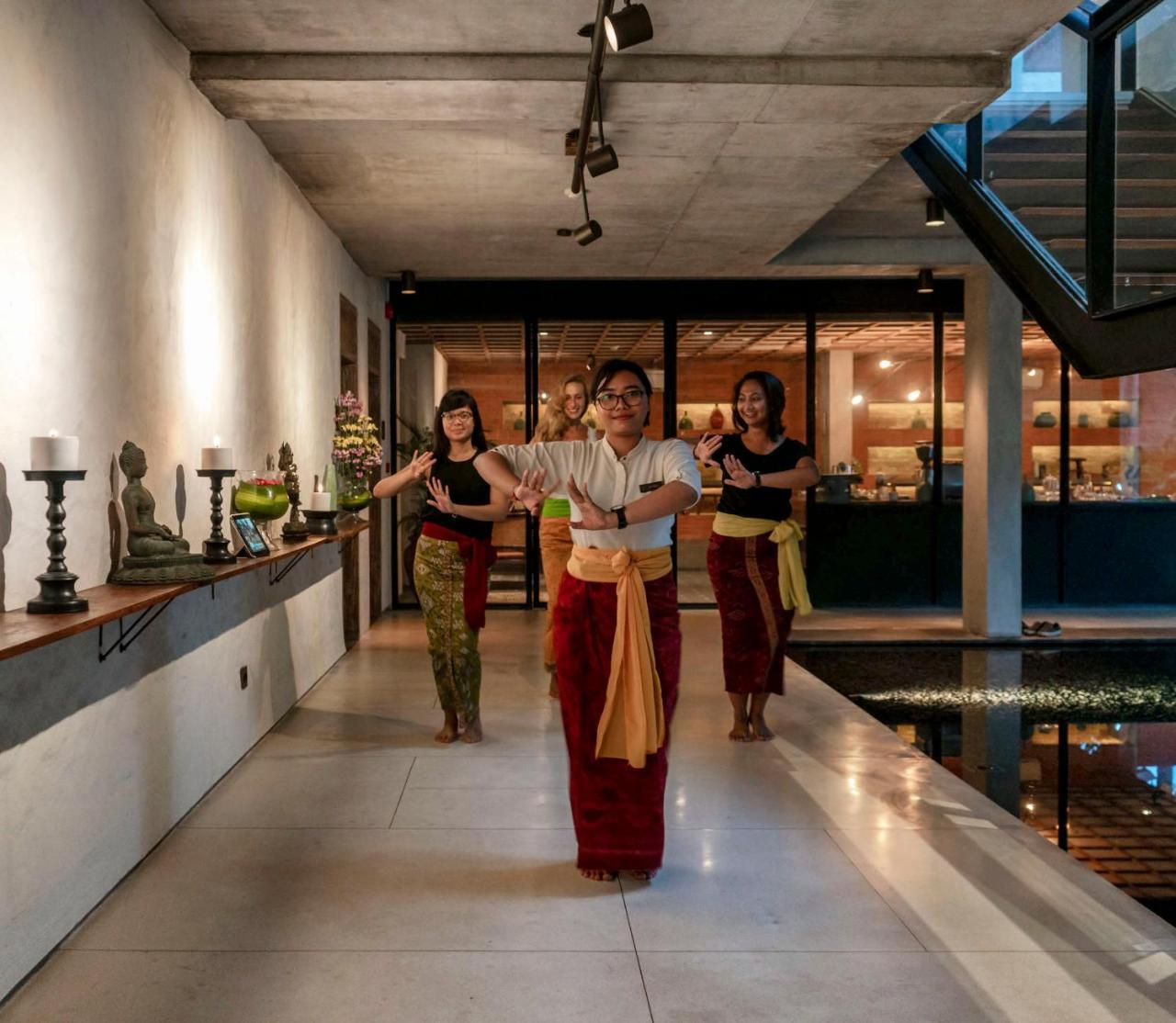 Hotel Bisma Eight - Chse Certified Ubud Exterior foto Thai dancers at the Siam Society